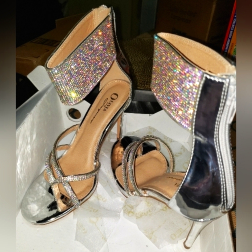 Olivia Ferguson Silver Rhinestone High Heel Sz 9